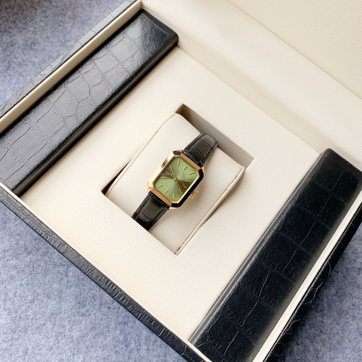 Square Dial Casual Watch with Green or White Dial